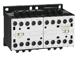 Reversing contactor assembly, DC coil, built-in interlock with power wiring only, 12A AC3 in DC, 5.7kW. Coil voltage 12VDC