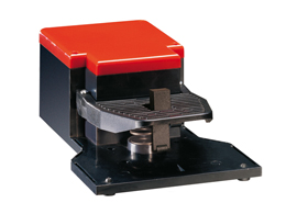 Foot switch, K series, one pedal, with safety lever, plastic-body, open. Contacts 1NO+1NC snap action